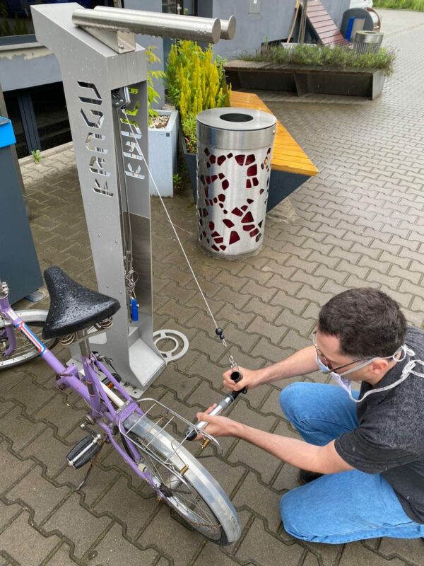 Fahrradpumpe zur Selbstbedienung: Ein praktischer Service für Unternehmen und öffentliche Plätze. Die Installation einer solchen Pumpe ist längst nicht mehr nur eine Frage des Komforts. Für Unternehmen, Kommunen und Betreiber öffentlicher Räume ist sie ein wichtiger Bestandteil einer Strategie für aktive Mobilität. Fahrrad-Inflationsterminal