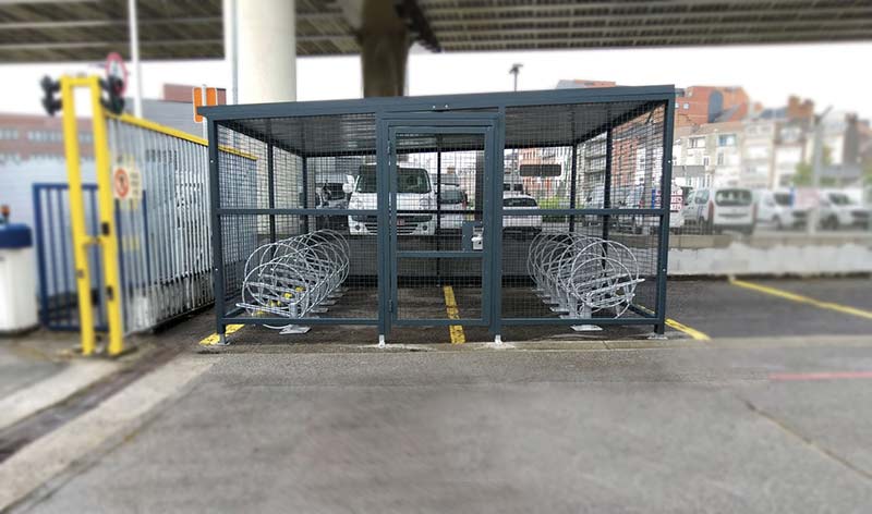 Closed-bike shelter