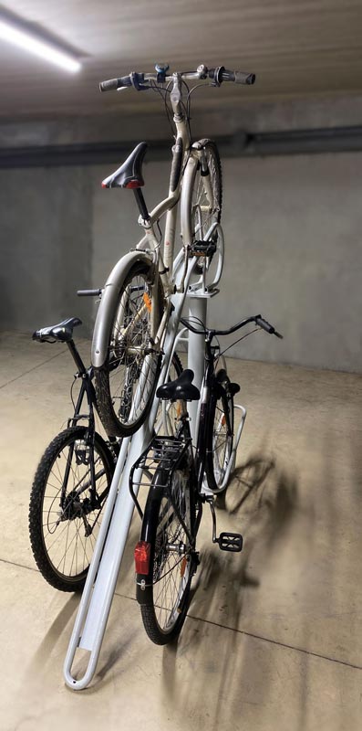 VelhupConfort Parking I Velec Hup Confort / suporte para 3 bicicletas de rack duplo e estação de carregamento ao ar livre