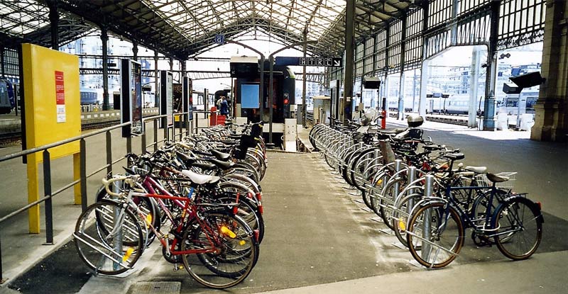 gare sncf velo800 VelTwo / support 2 vélos guidons décalés