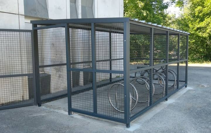 Shelter VelParc Mesh and secure - DGFIP Laval - open door