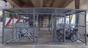 Großzügiger, geschlossener Fahrradunterstand für Galaxy-Fahrräder