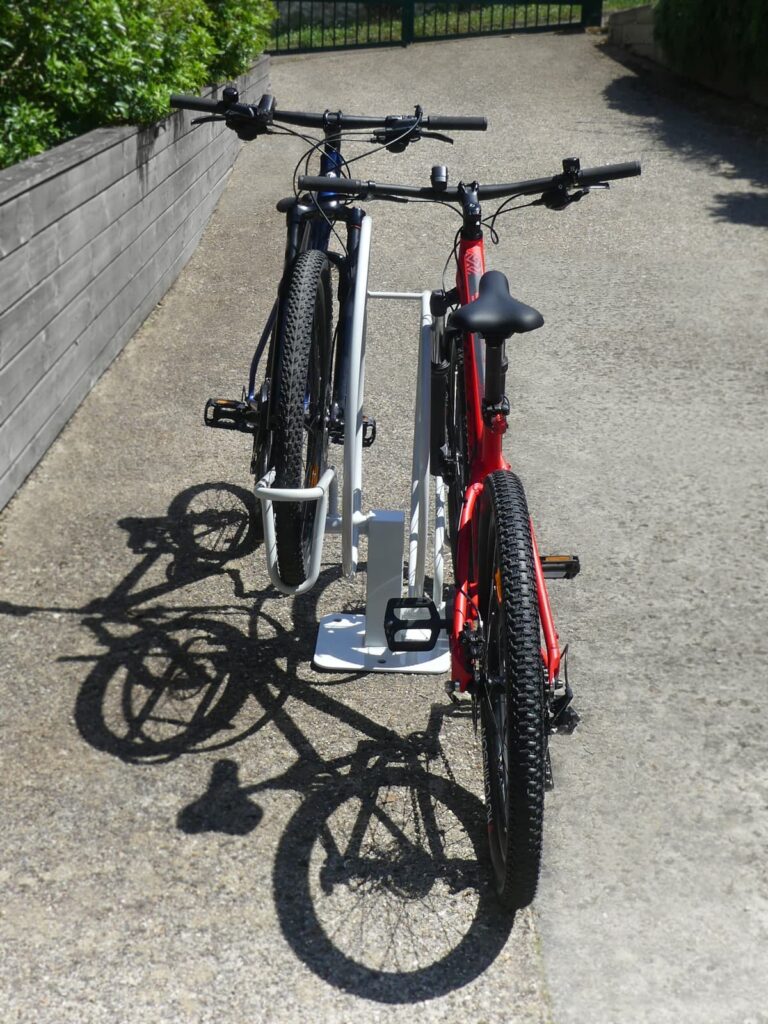 VelFace Support deux velos face a face avec guidons decales en hauteur Velo Galaxie 1 Plan vélo : quelles solutions concrètes pour augmenter l’usage du vélo en ville ?