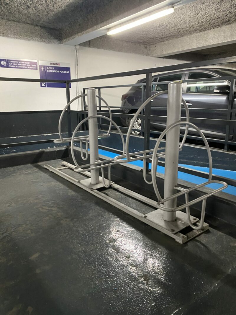 Porte-vélos Autoportant Garage - Capacité 300 Lbs - Noir Résistant - Montage Facile