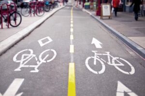 pistes cyclables en ville Actualités du mobilier urbain pour les 2 roues