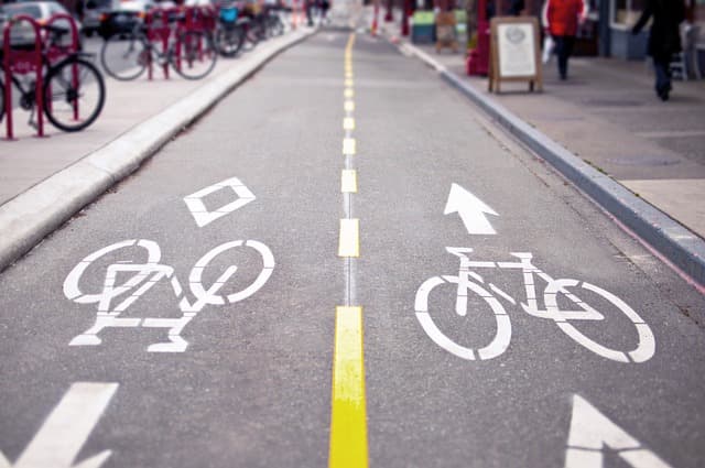 pistes cyclables en ville Paris ne tient pas ses promesses de pistes cyclables