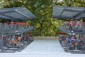 Fahrradunterstand, 1. Stock. Neuigkeiten zum Fahrradparken.