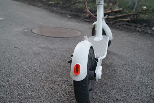 elektrische scooter achterwiel Oplaadstation voor elektrische scooters