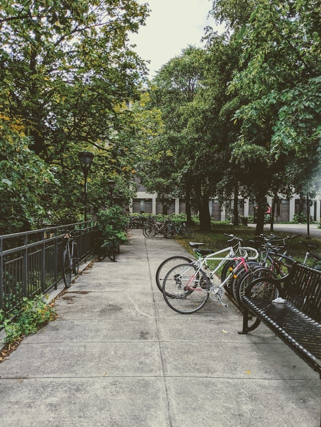rack velos Transformez votre école en championne de la mobilité durable avec Vélo Galaxie !