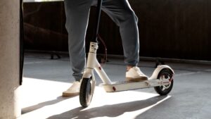 Borne de recharge trottinette électrique en entreprise
