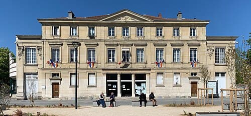 500px Hotel Ville Romainville FR93 2021 04 25 1 Aménagement vélo à Romainville (Seine-Saint-Denis)