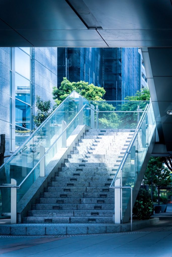 escalier à aménager pour rampe cycliste